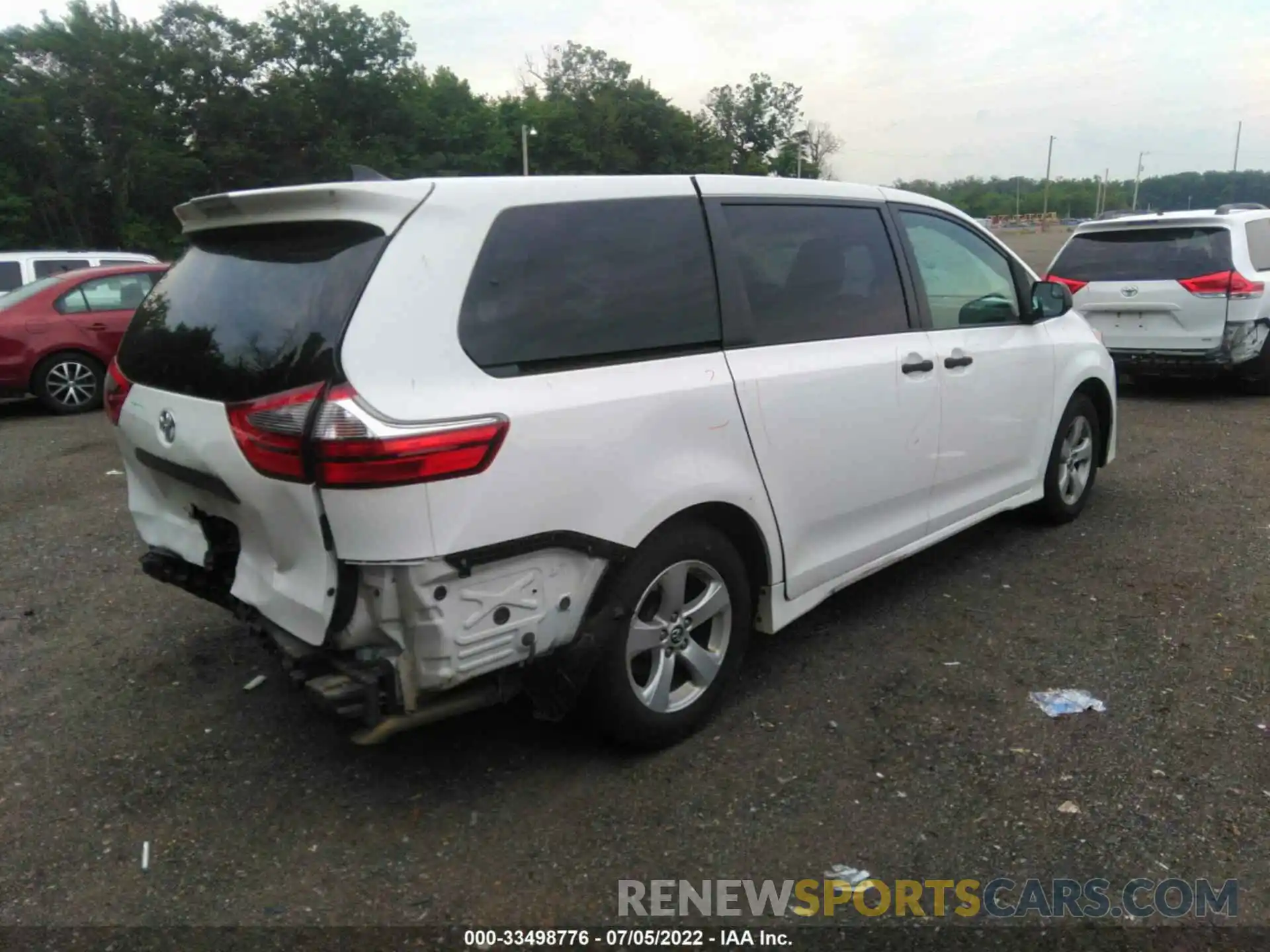 4 Photograph of a damaged car 5TDZZ3DC4LS034866 TOYOTA SIENNA 2020