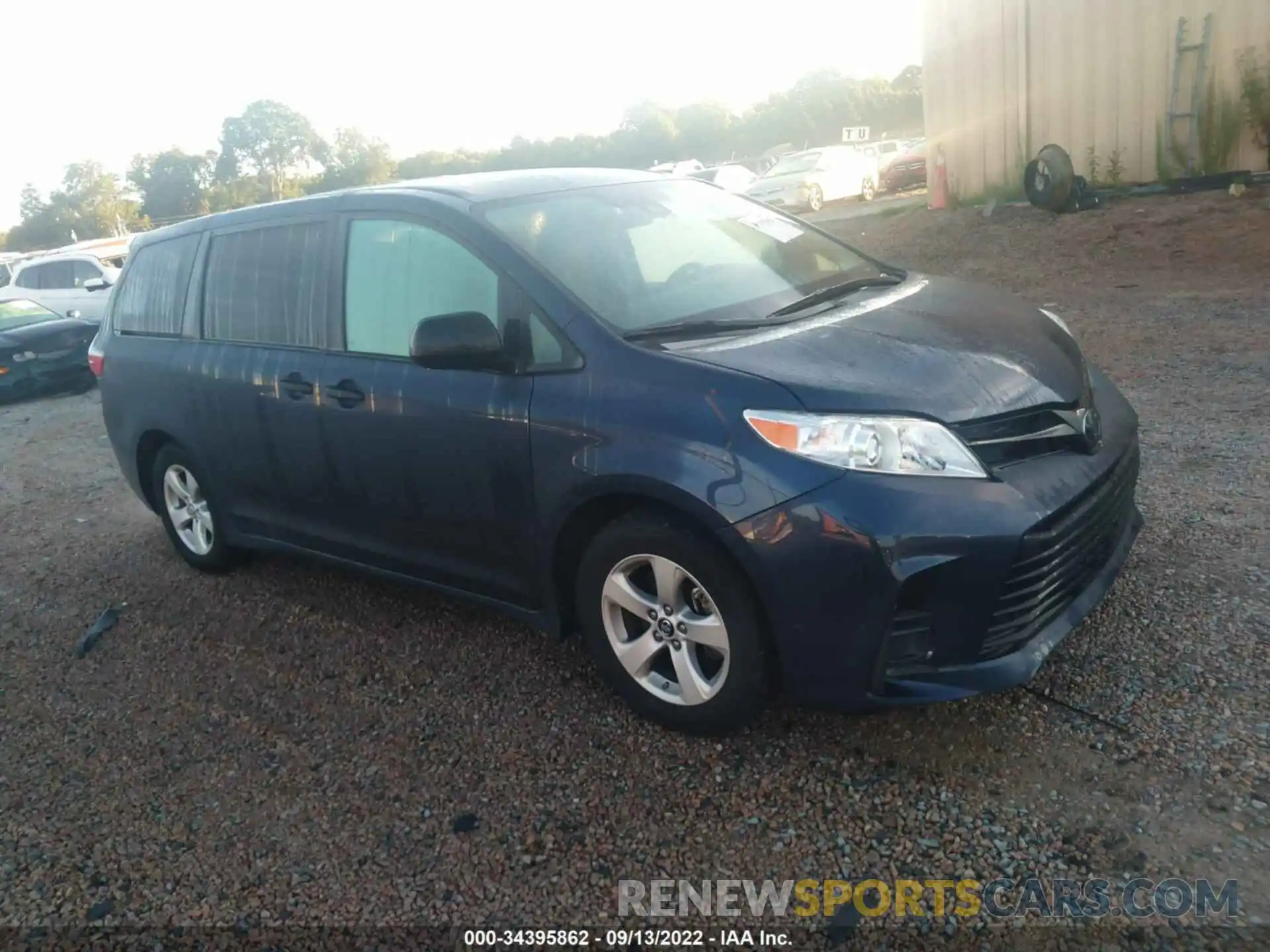 1 Photograph of a damaged car 5TDZZ3DC4LS038870 TOYOTA SIENNA 2020