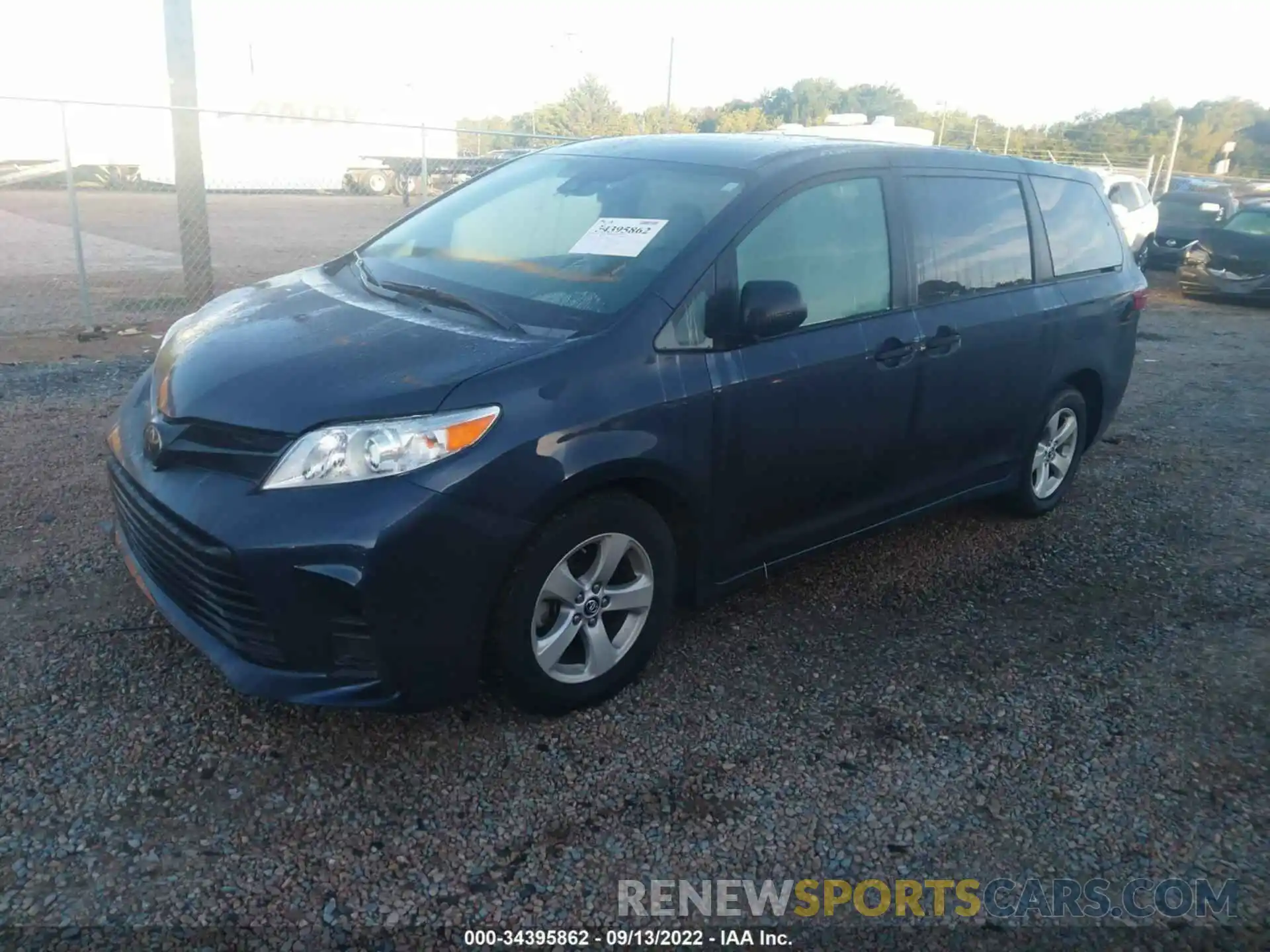 2 Photograph of a damaged car 5TDZZ3DC4LS038870 TOYOTA SIENNA 2020