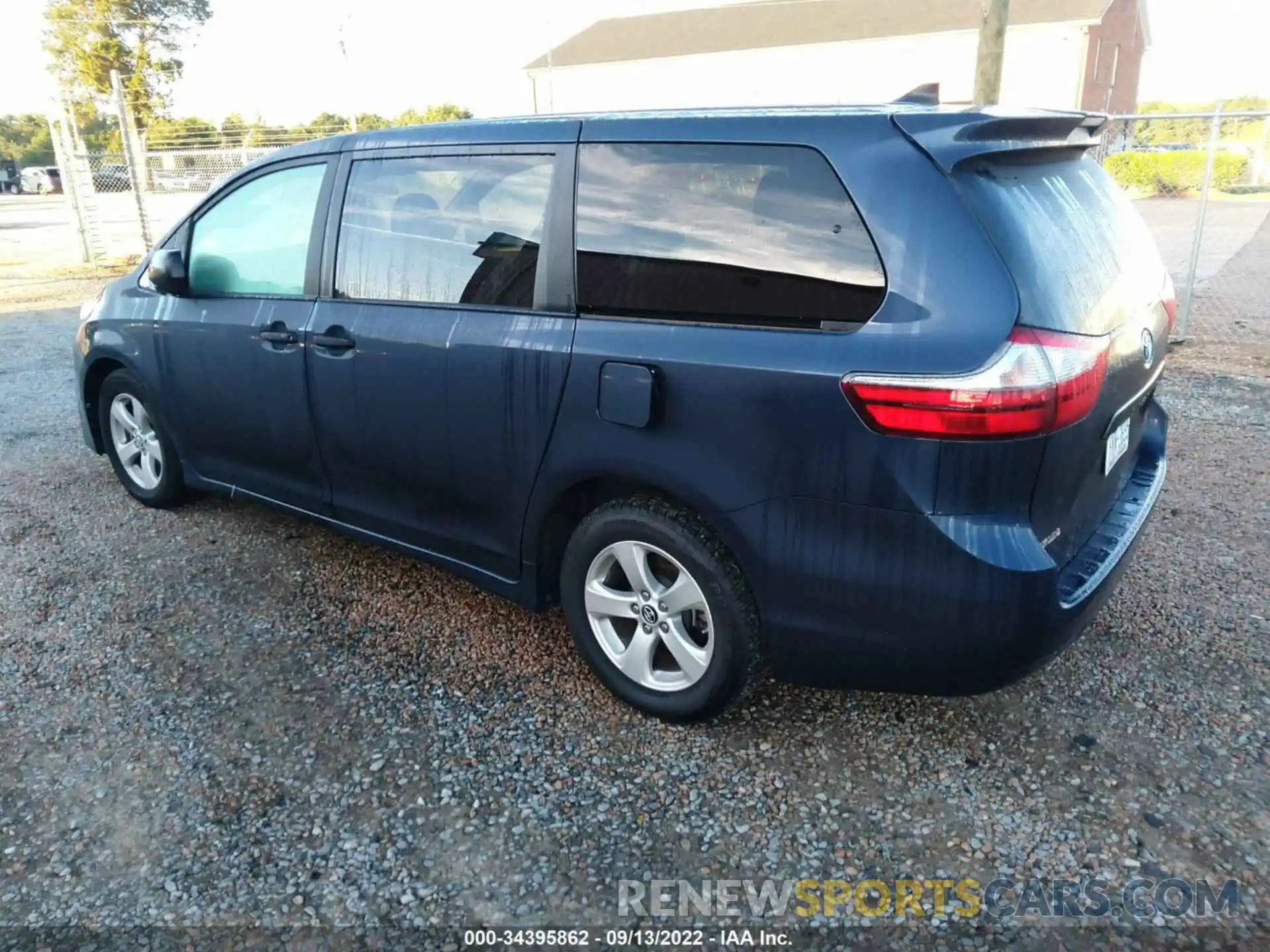 3 Photograph of a damaged car 5TDZZ3DC4LS038870 TOYOTA SIENNA 2020