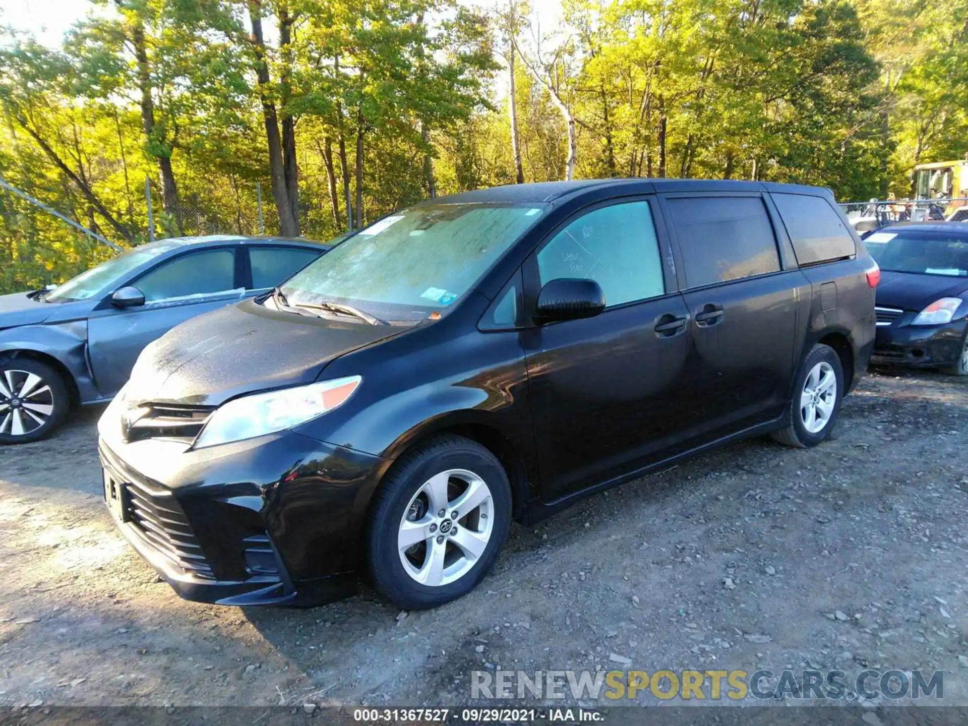 2 Photograph of a damaged car 5TDZZ3DC4LS040442 TOYOTA SIENNA 2020