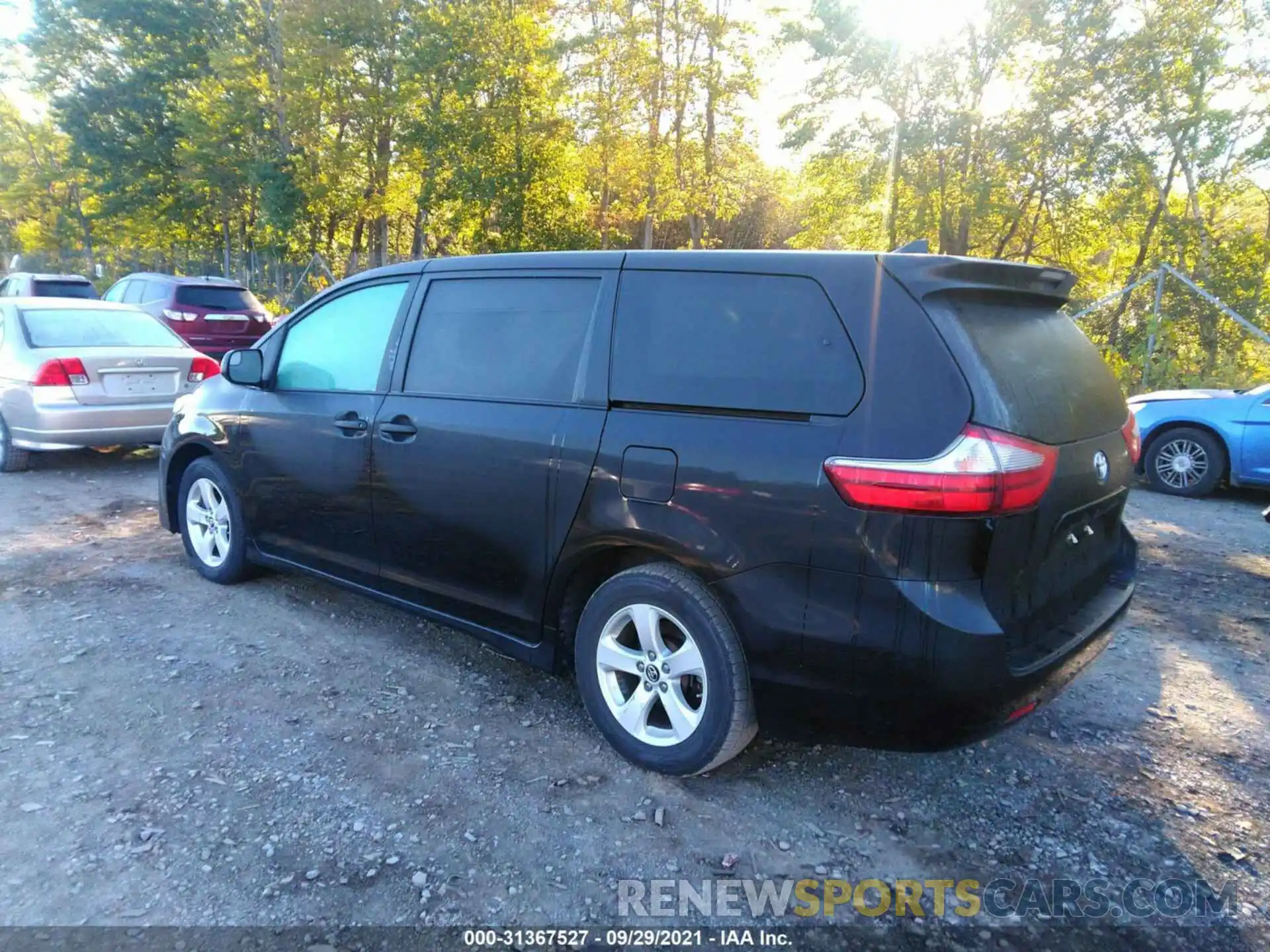 3 Photograph of a damaged car 5TDZZ3DC4LS040442 TOYOTA SIENNA 2020