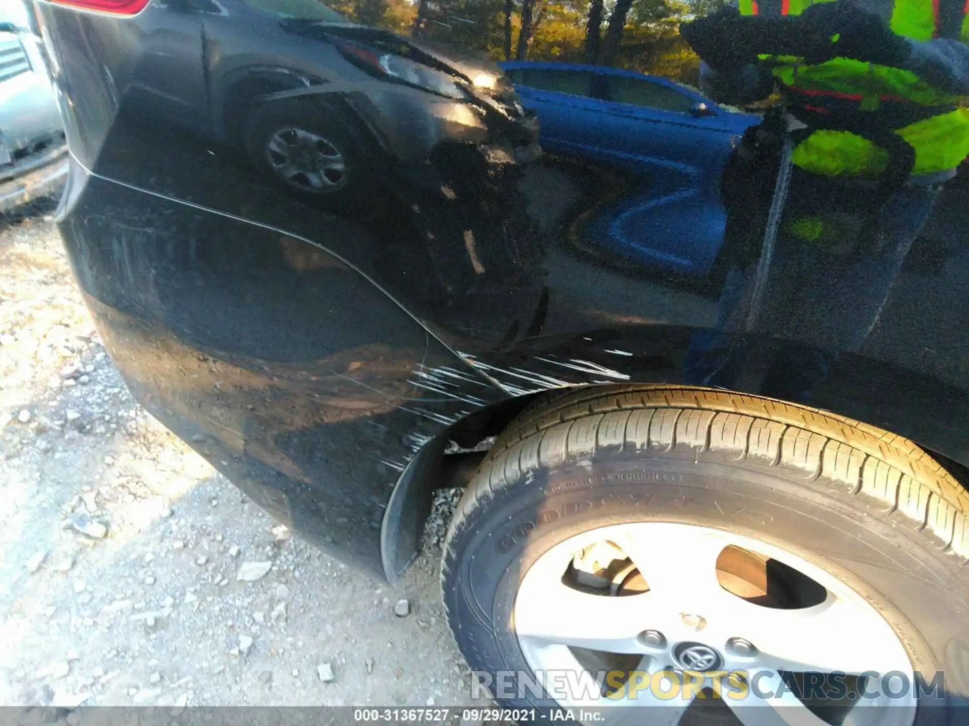 6 Photograph of a damaged car 5TDZZ3DC4LS040442 TOYOTA SIENNA 2020