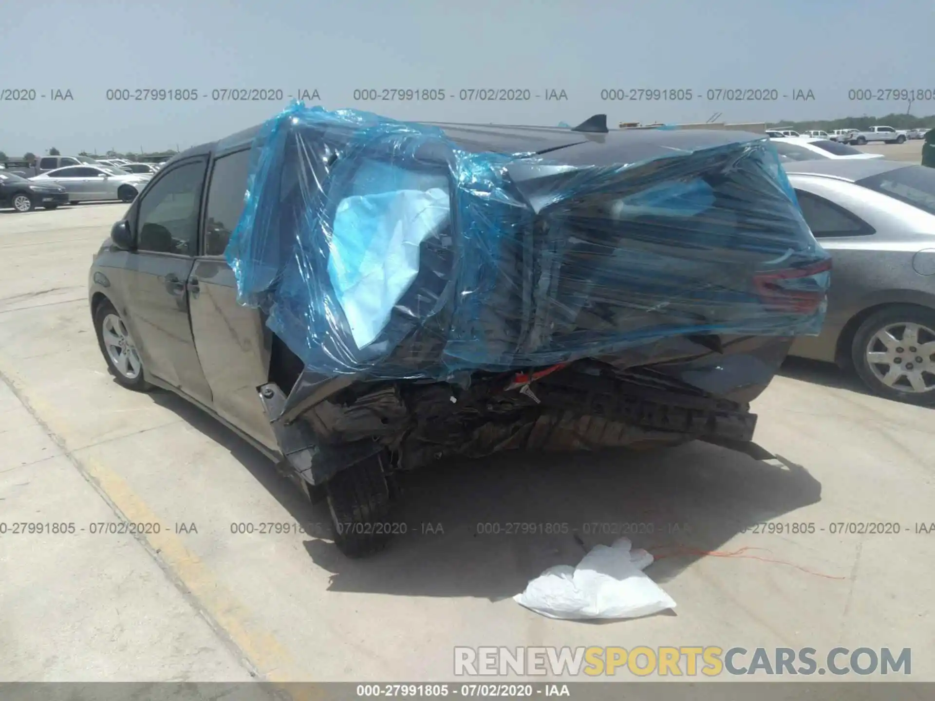 3 Photograph of a damaged car 5TDZZ3DC4LS041588 TOYOTA SIENNA 2020