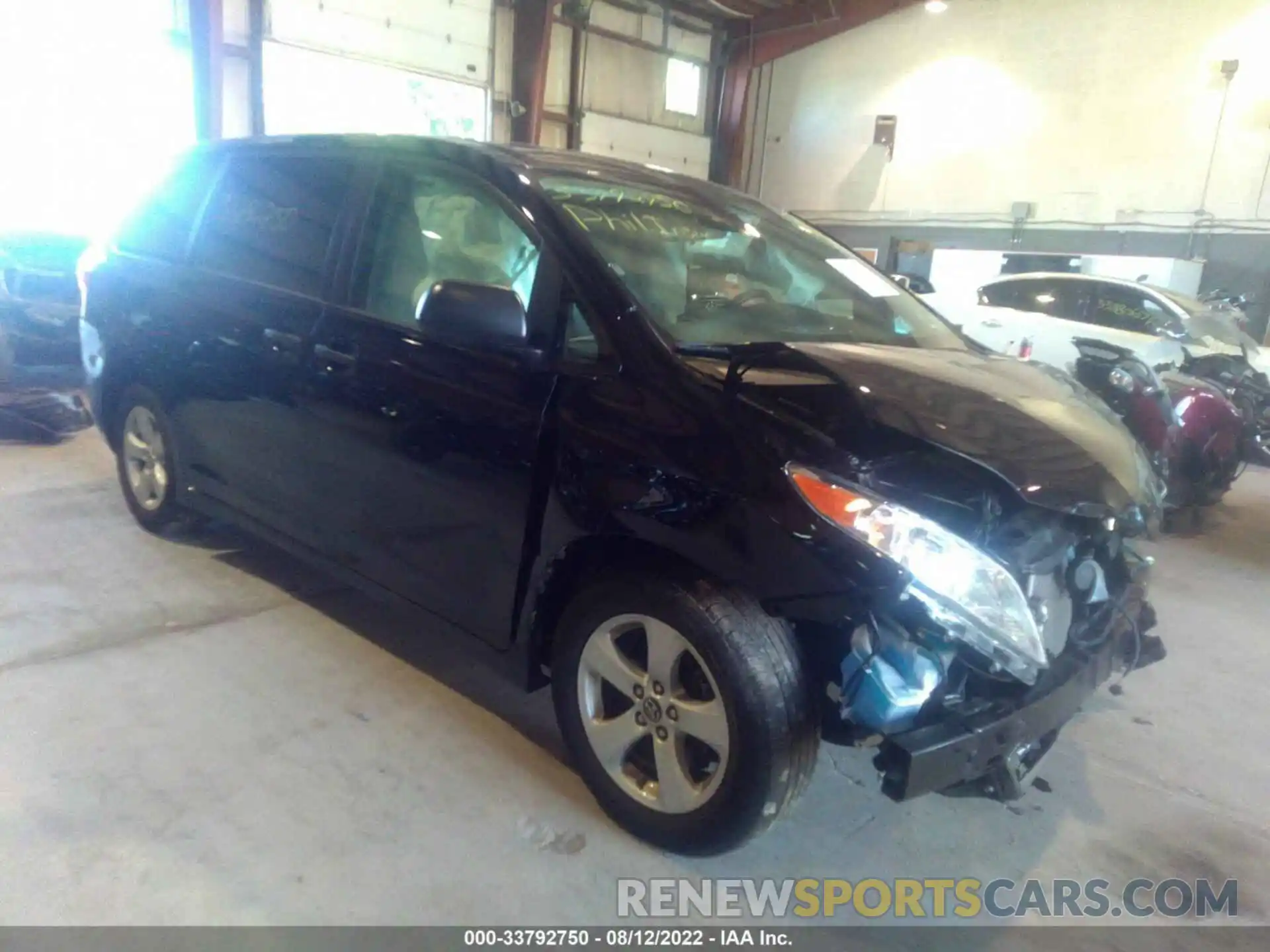 1 Photograph of a damaged car 5TDZZ3DC4LS045799 TOYOTA SIENNA 2020