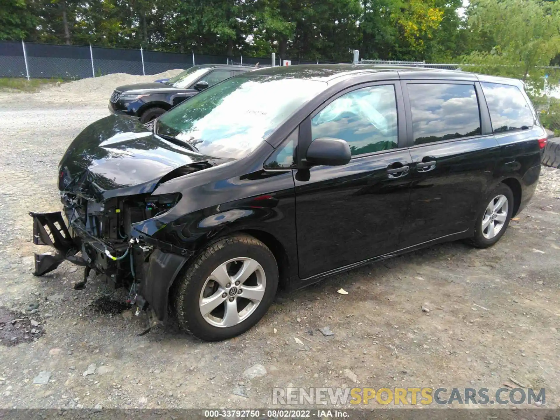 2 Photograph of a damaged car 5TDZZ3DC4LS045799 TOYOTA SIENNA 2020