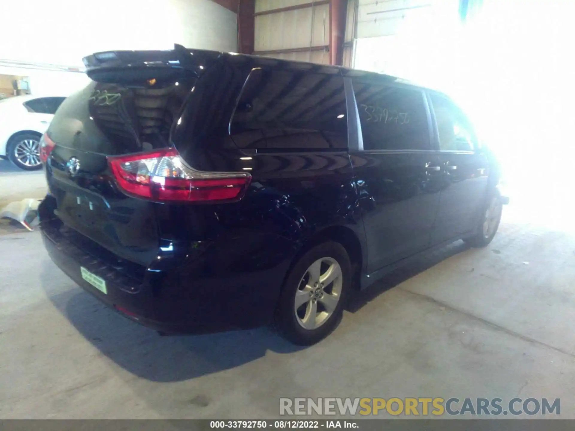 4 Photograph of a damaged car 5TDZZ3DC4LS045799 TOYOTA SIENNA 2020