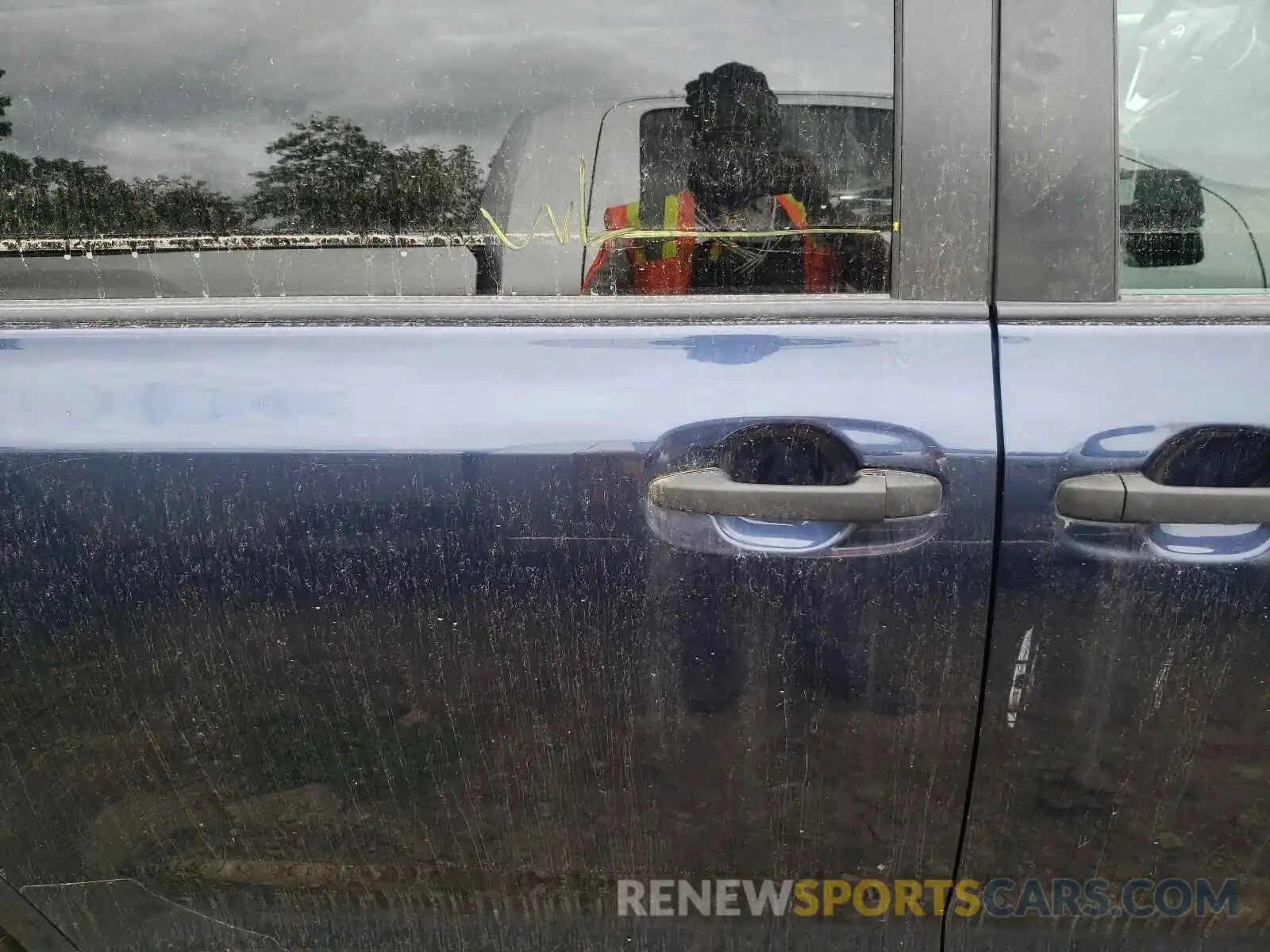 9 Photograph of a damaged car 5TDZZ3DC5LS022631 TOYOTA SIENNA 2020