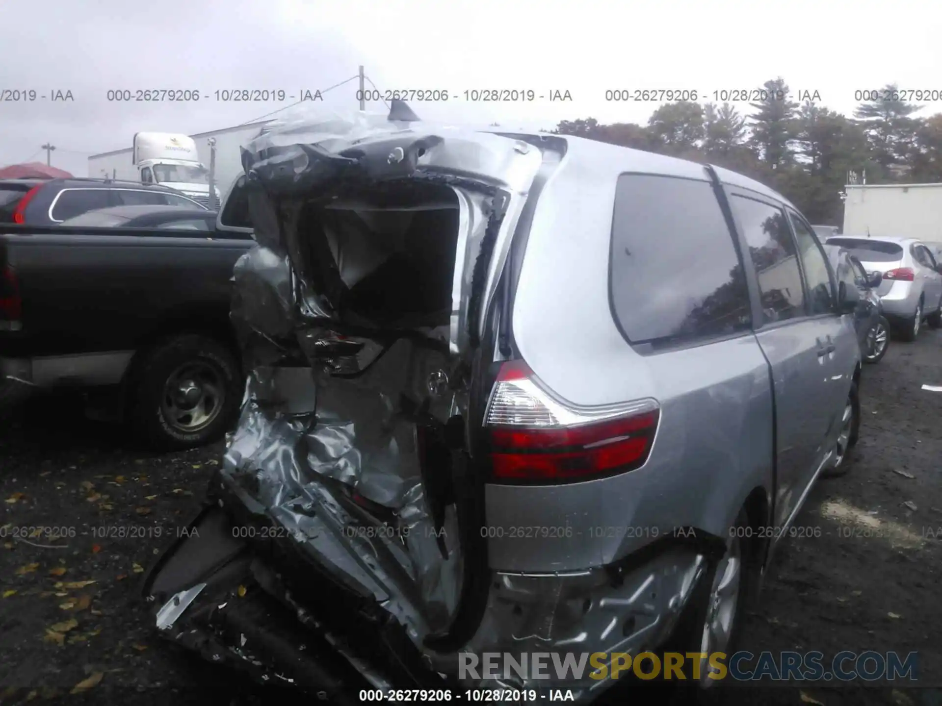 4 Photograph of a damaged car 5TDZZ3DC5LS033807 TOYOTA SIENNA 2020