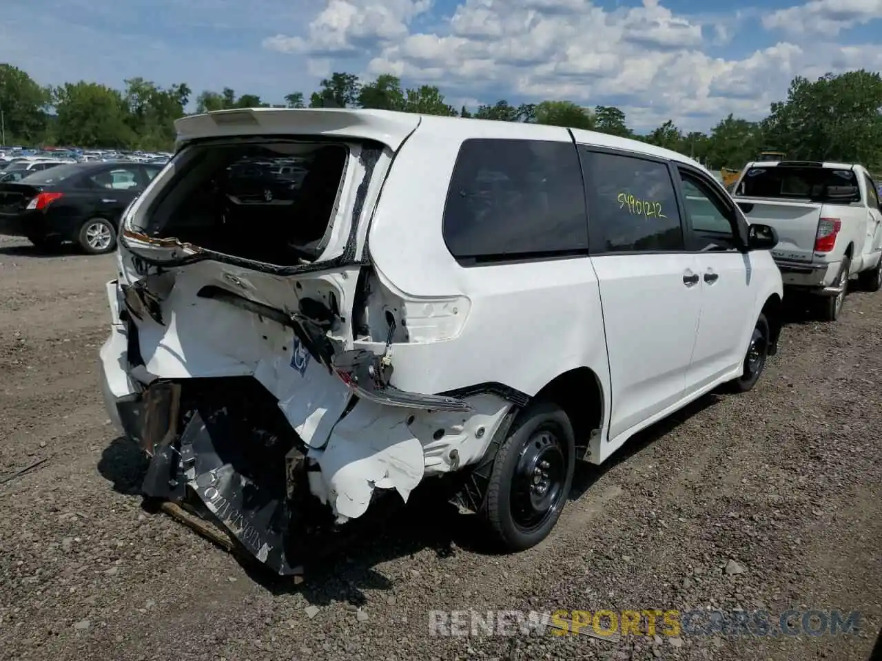 4 Photograph of a damaged car 5TDZZ3DC5LS034682 TOYOTA SIENNA 2020