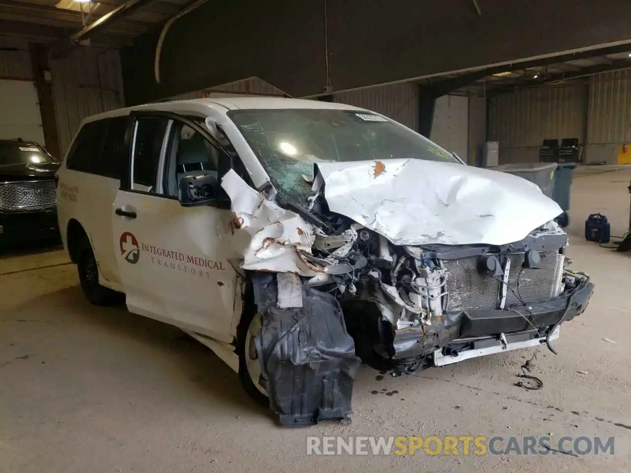 1 Photograph of a damaged car 5TDZZ3DC5LS037498 TOYOTA SIENNA 2020