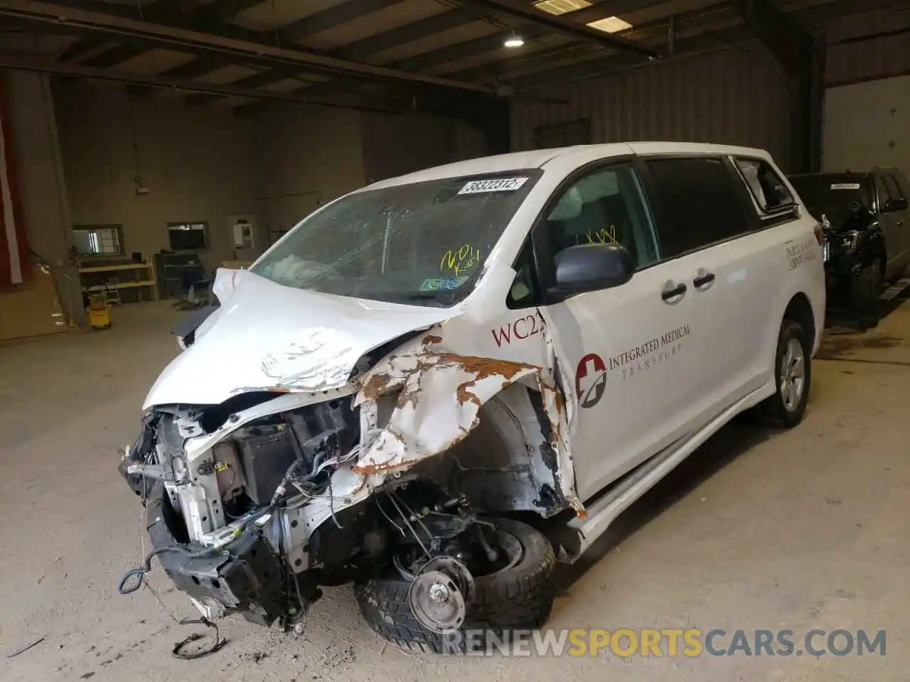 2 Photograph of a damaged car 5TDZZ3DC5LS037498 TOYOTA SIENNA 2020