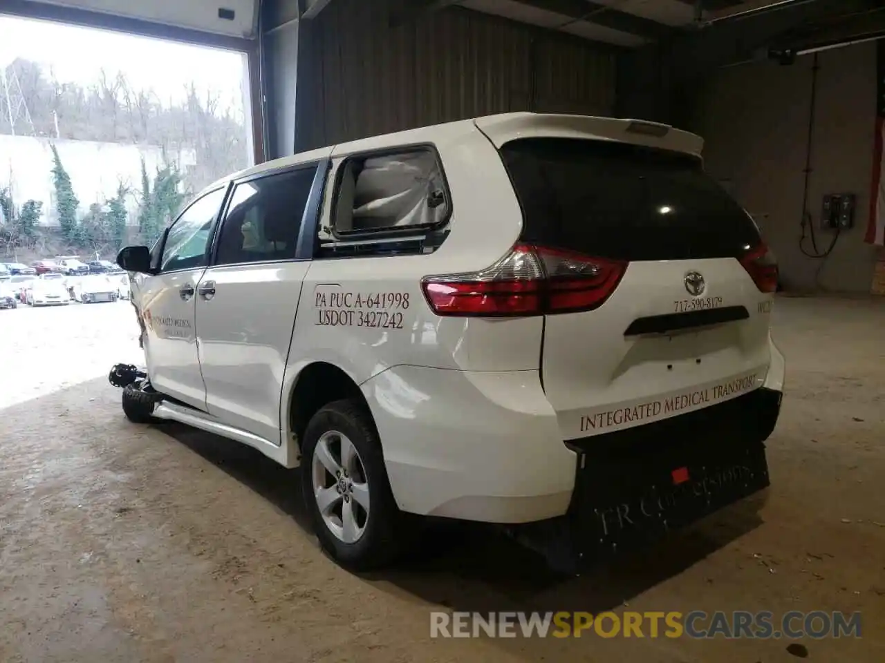 3 Photograph of a damaged car 5TDZZ3DC5LS037498 TOYOTA SIENNA 2020