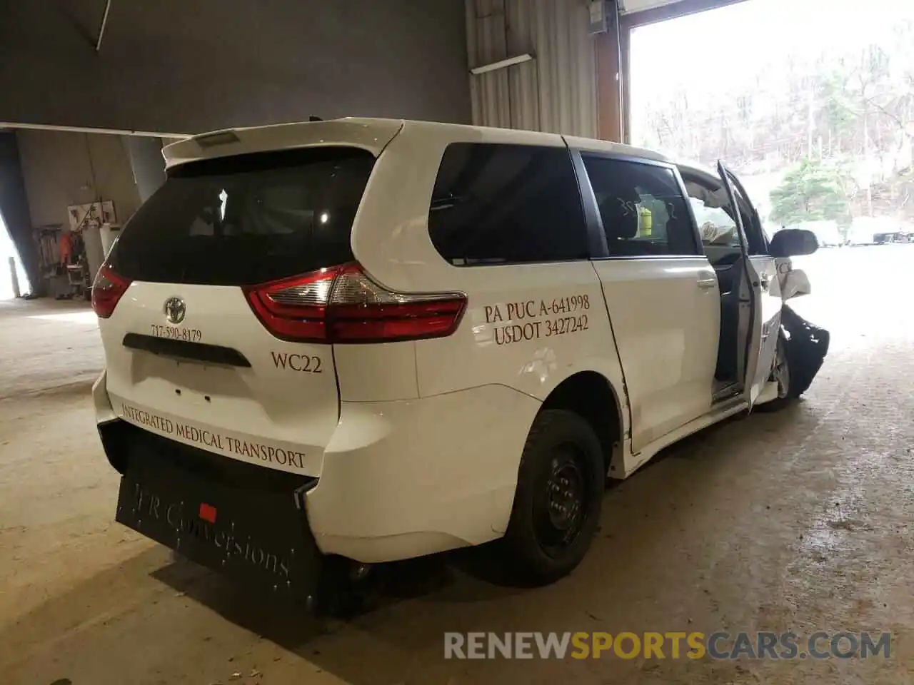 4 Photograph of a damaged car 5TDZZ3DC5LS037498 TOYOTA SIENNA 2020