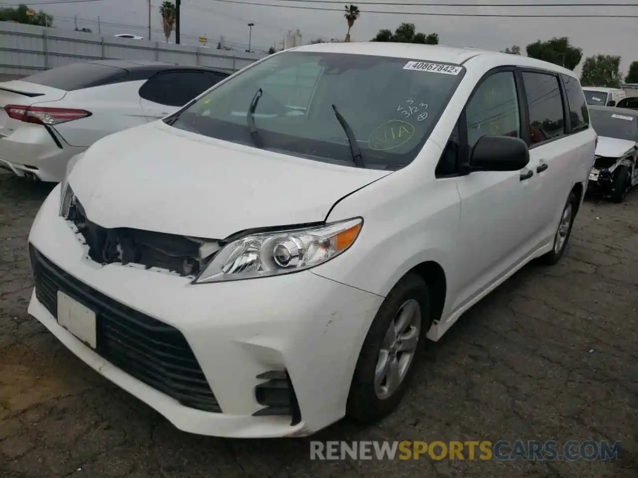 2 Photograph of a damaged car 5TDZZ3DC5LS041969 TOYOTA SIENNA 2020