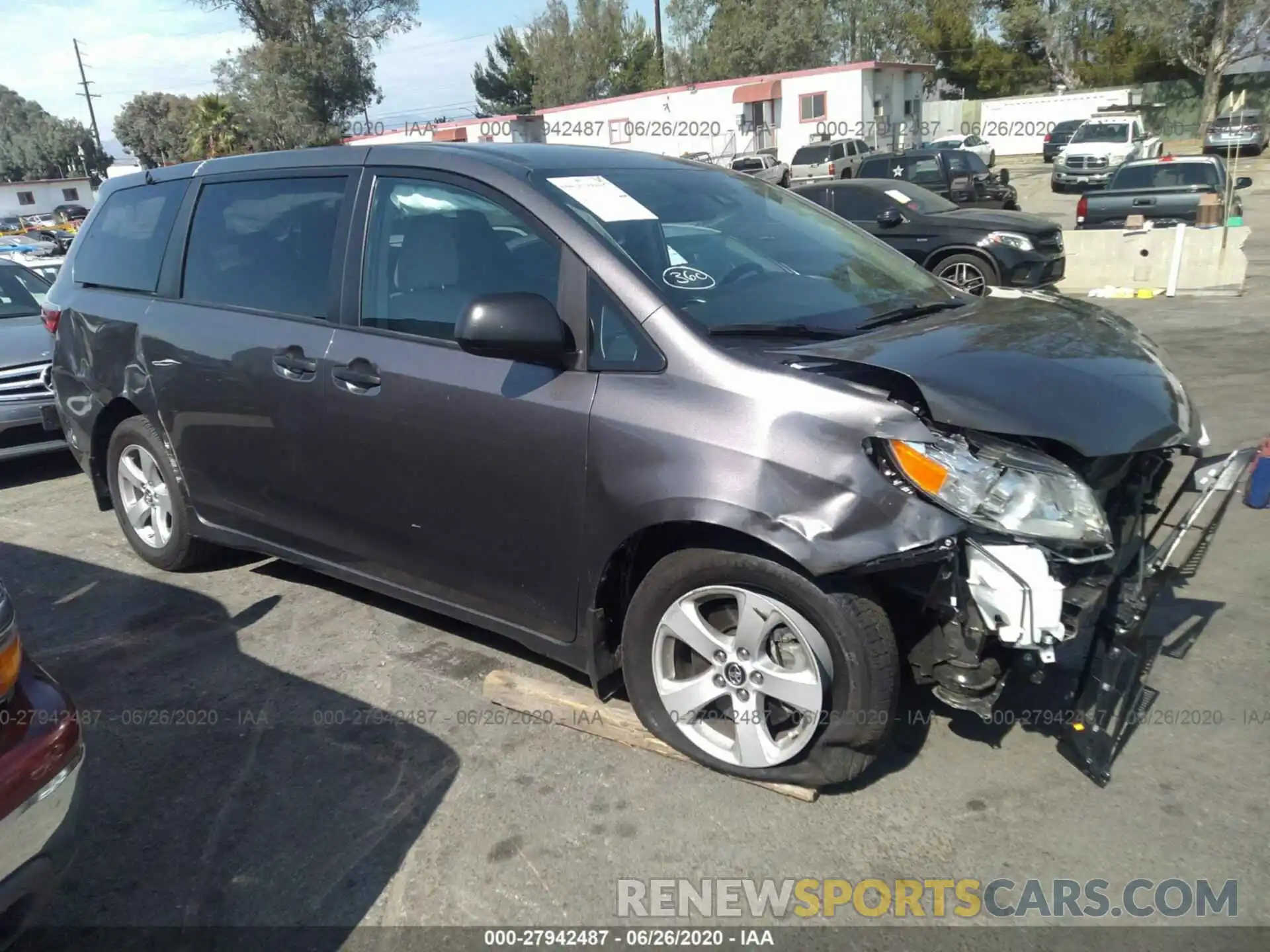 1 Photograph of a damaged car 5TDZZ3DC5LS043902 TOYOTA SIENNA 2020