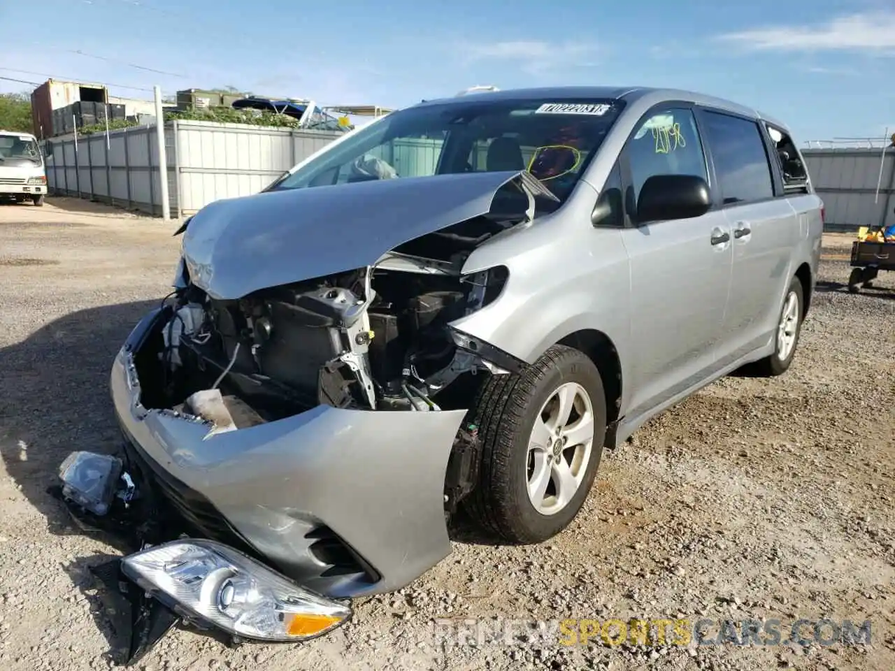 2 Photograph of a damaged car 5TDZZ3DC5LS055323 TOYOTA SIENNA 2020