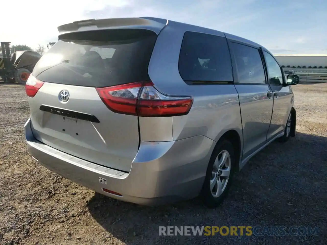 4 Photograph of a damaged car 5TDZZ3DC5LS055323 TOYOTA SIENNA 2020