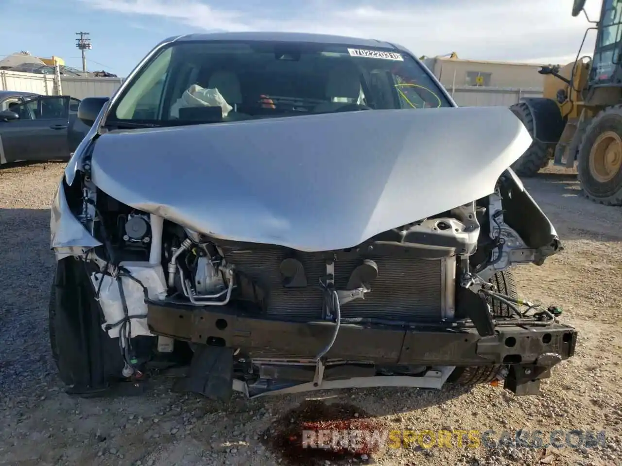 9 Photograph of a damaged car 5TDZZ3DC5LS055323 TOYOTA SIENNA 2020