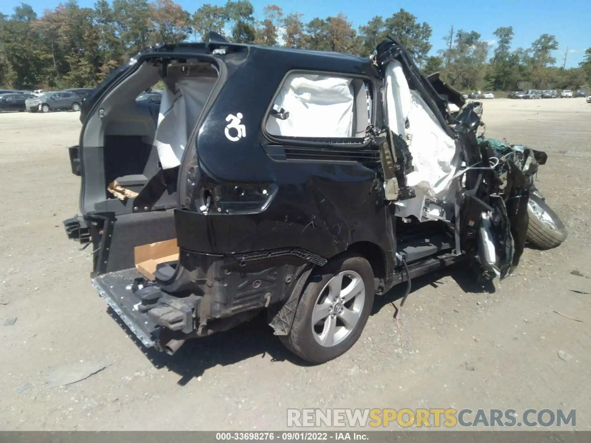 4 Photograph of a damaged car 5TDZZ3DC5LS056374 TOYOTA SIENNA 2020