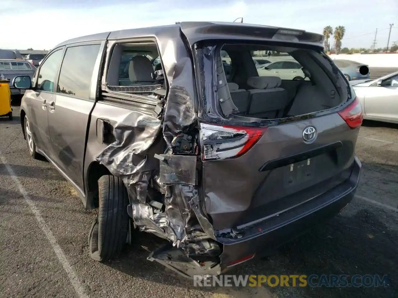 3 Photograph of a damaged car 5TDZZ3DC5LS058948 TOYOTA SIENNA 2020