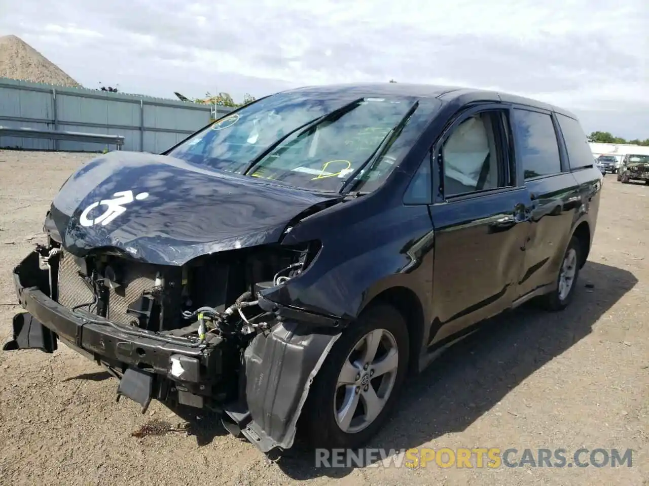 2 Photograph of a damaged car 5TDZZ3DC5LS066824 TOYOTA SIENNA 2020