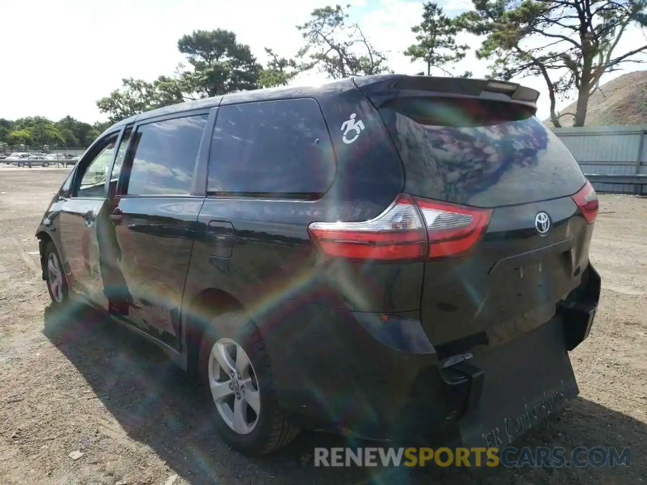 3 Photograph of a damaged car 5TDZZ3DC5LS066824 TOYOTA SIENNA 2020