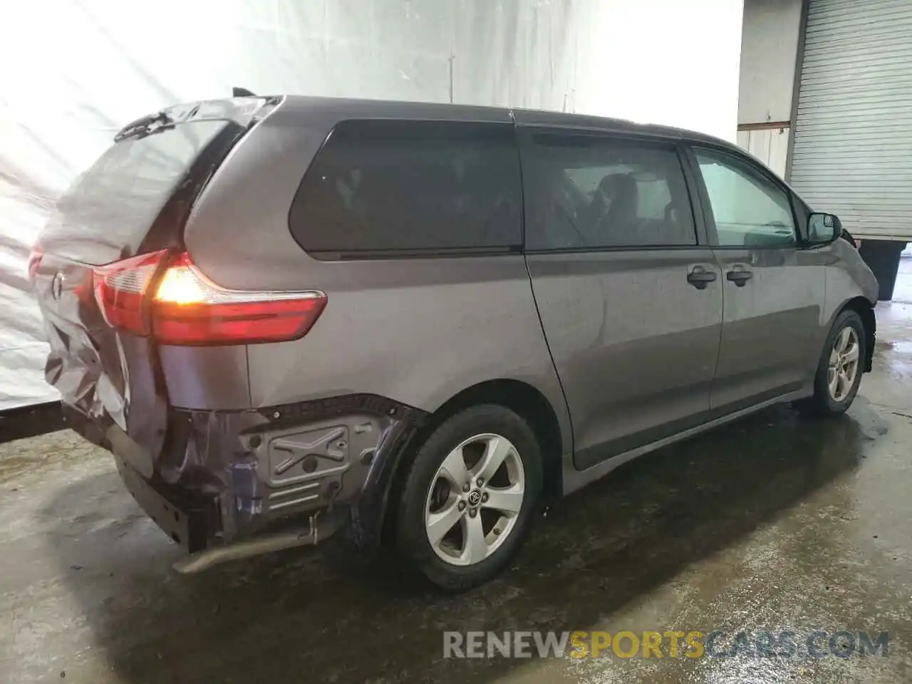 3 Photograph of a damaged car 5TDZZ3DC5LS077323 TOYOTA SIENNA 2020