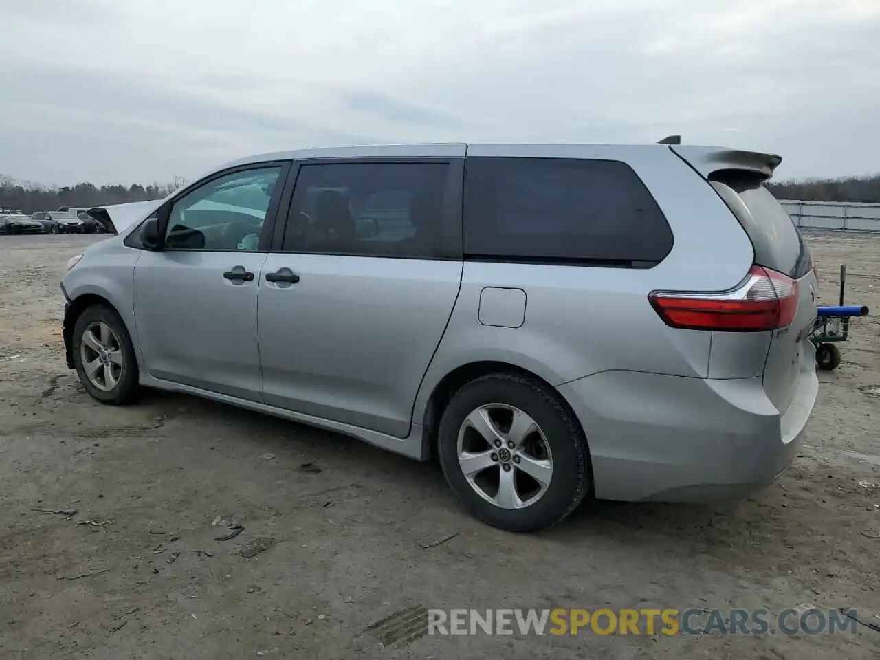 2 Photograph of a damaged car 5TDZZ3DC6LS021245 TOYOTA SIENNA 2020