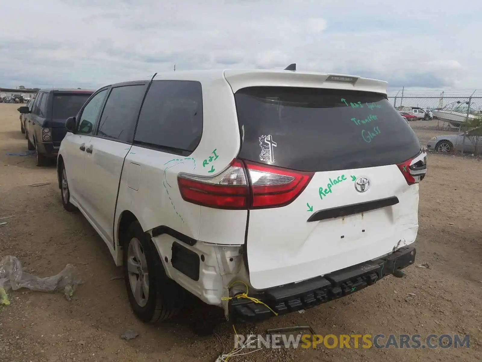 3 Photograph of a damaged car 5TDZZ3DC6LS025635 TOYOTA SIENNA 2020