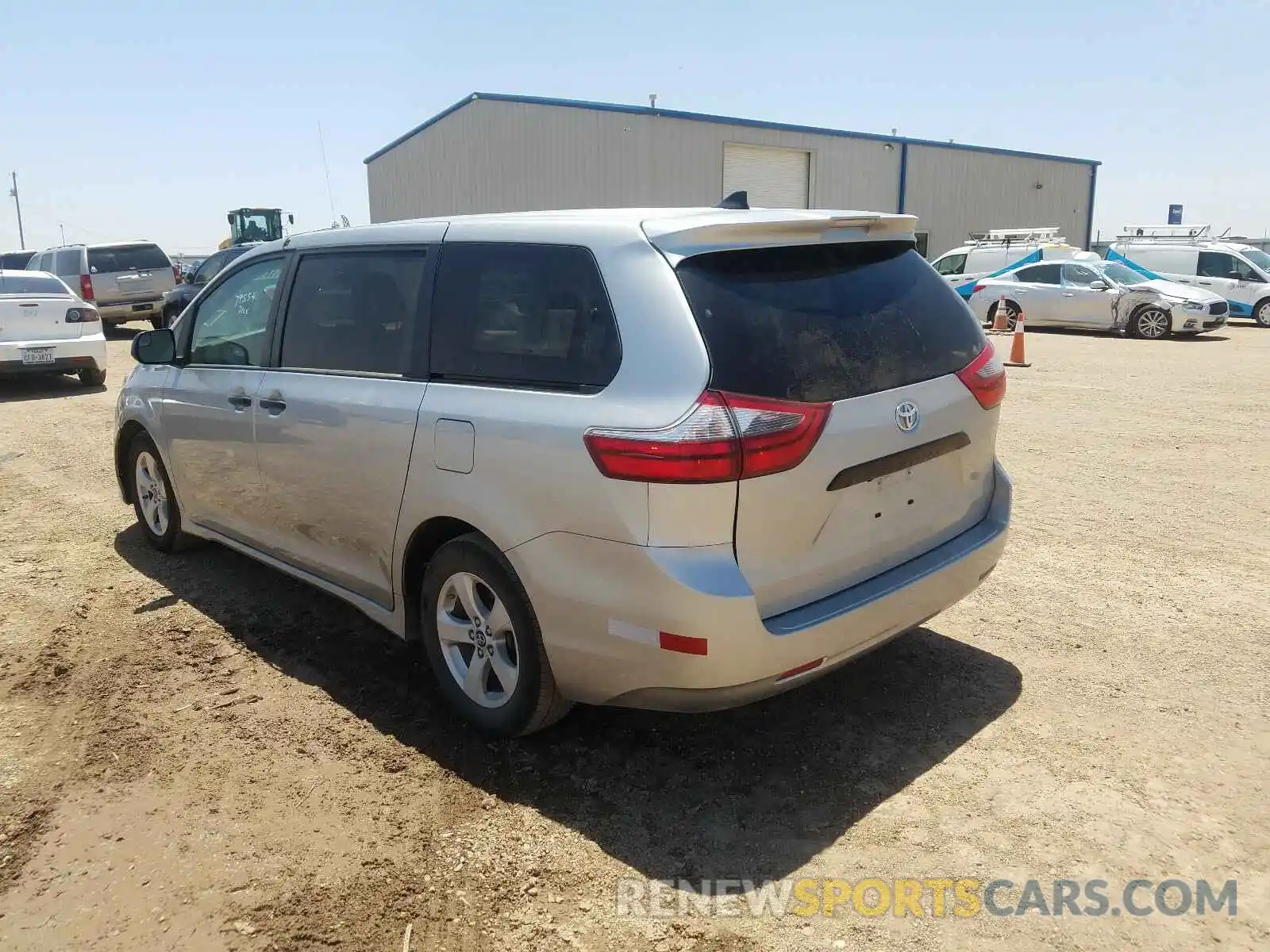 3 Photograph of a damaged car 5TDZZ3DC6LS031208 TOYOTA SIENNA 2020