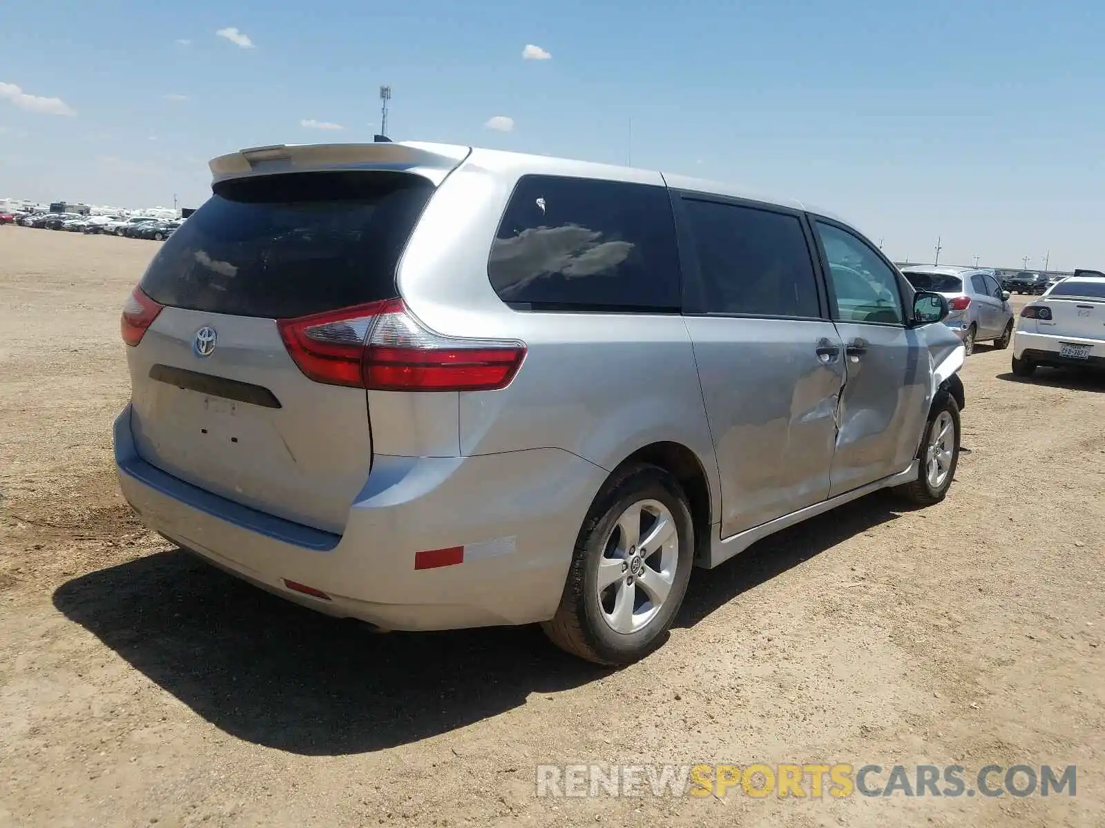 4 Photograph of a damaged car 5TDZZ3DC6LS031208 TOYOTA SIENNA 2020