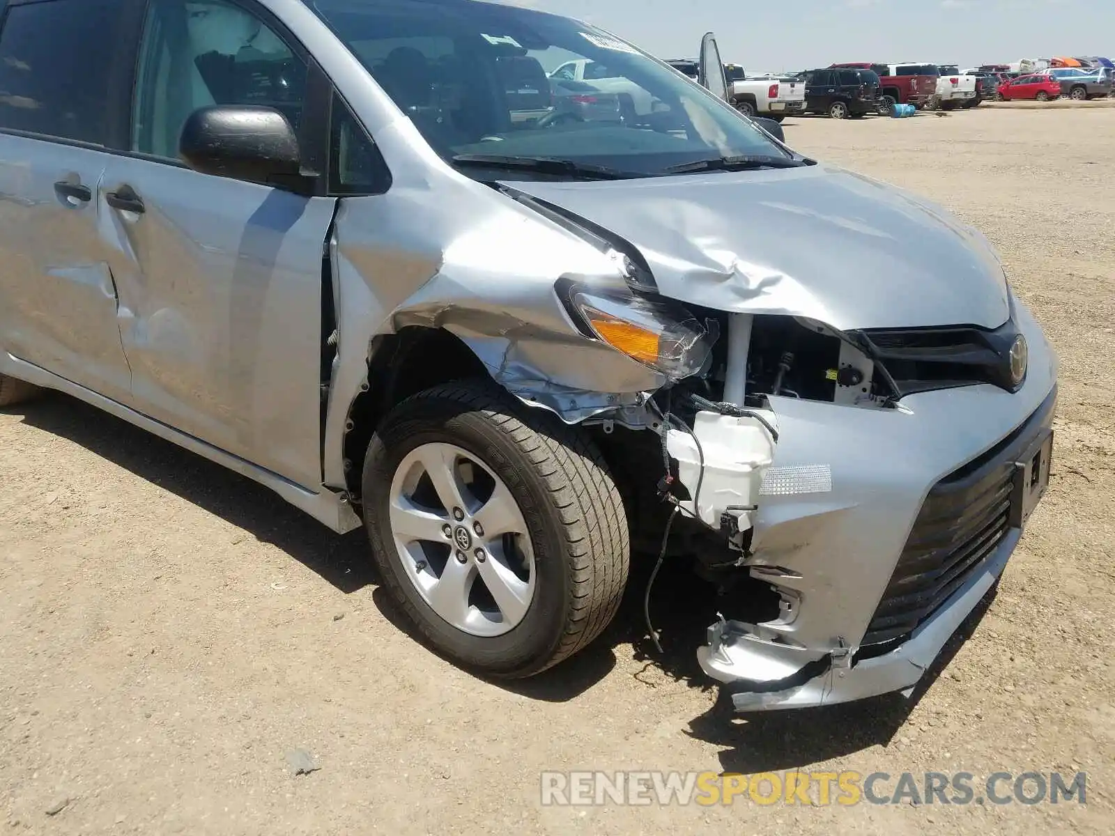 9 Photograph of a damaged car 5TDZZ3DC6LS031208 TOYOTA SIENNA 2020