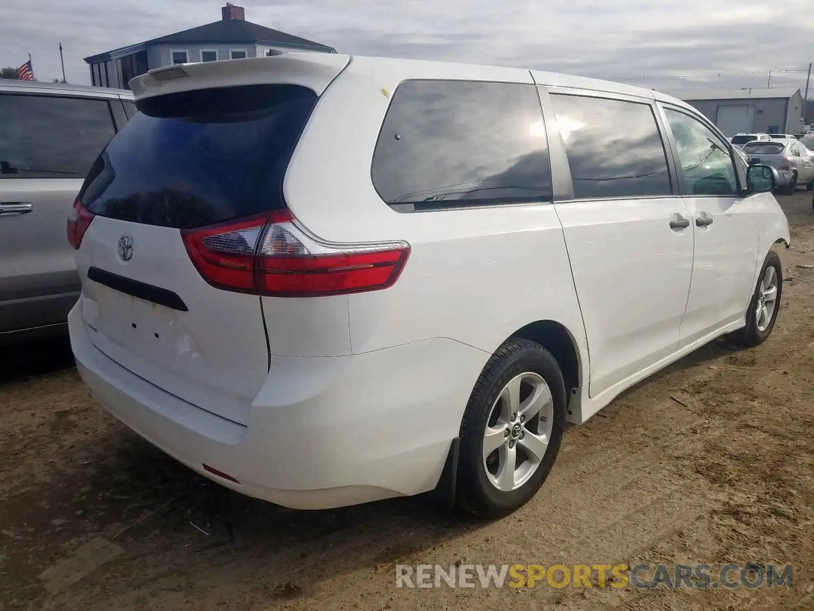 4 Photograph of a damaged car 5TDZZ3DC6LS036473 TOYOTA SIENNA 2020