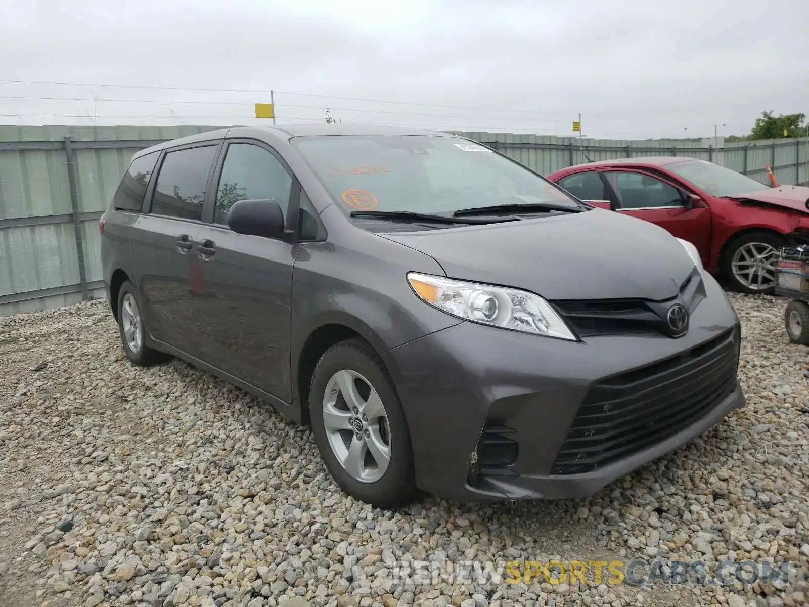 1 Photograph of a damaged car 5TDZZ3DC6LS043083 TOYOTA SIENNA 2020