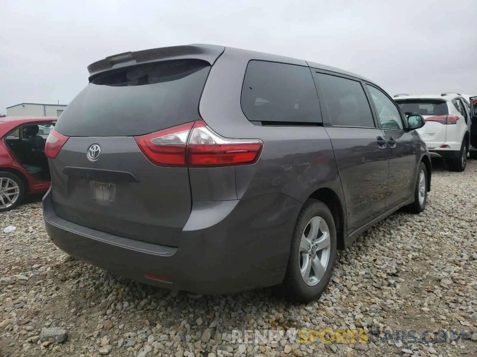 4 Photograph of a damaged car 5TDZZ3DC6LS043083 TOYOTA SIENNA 2020