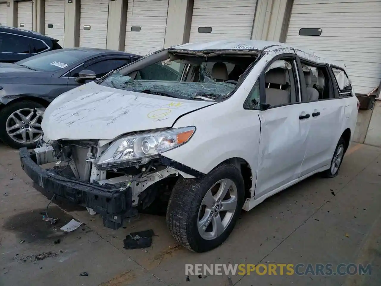 2 Photograph of a damaged car 5TDZZ3DC6LS055556 TOYOTA SIENNA 2020