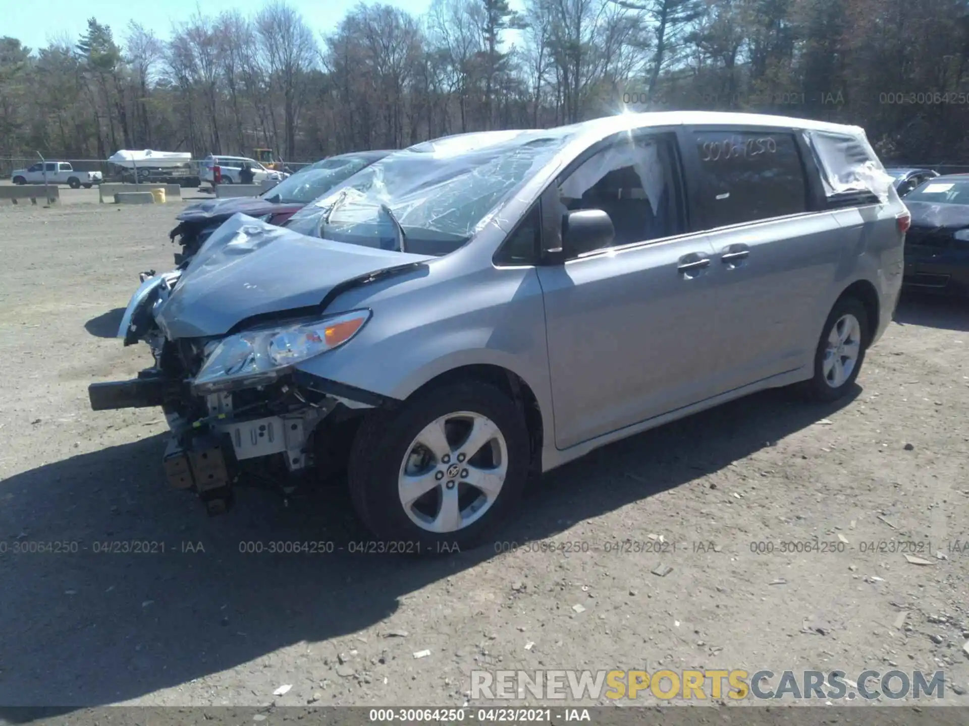 2 Photograph of a damaged car 5TDZZ3DC6LS069568 TOYOTA SIENNA 2020