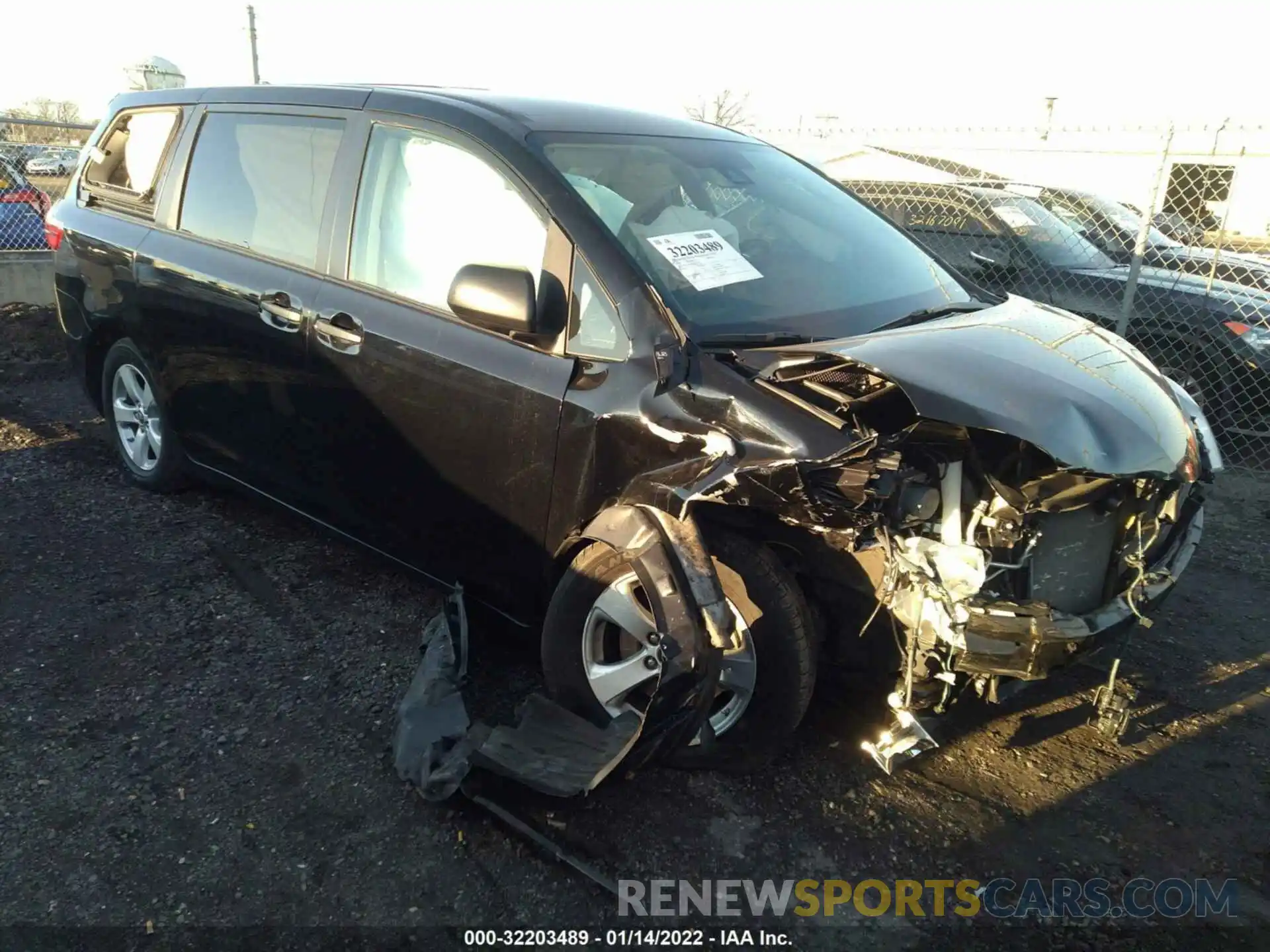 1 Photograph of a damaged car 5TDZZ3DC6LS070252 TOYOTA SIENNA 2020