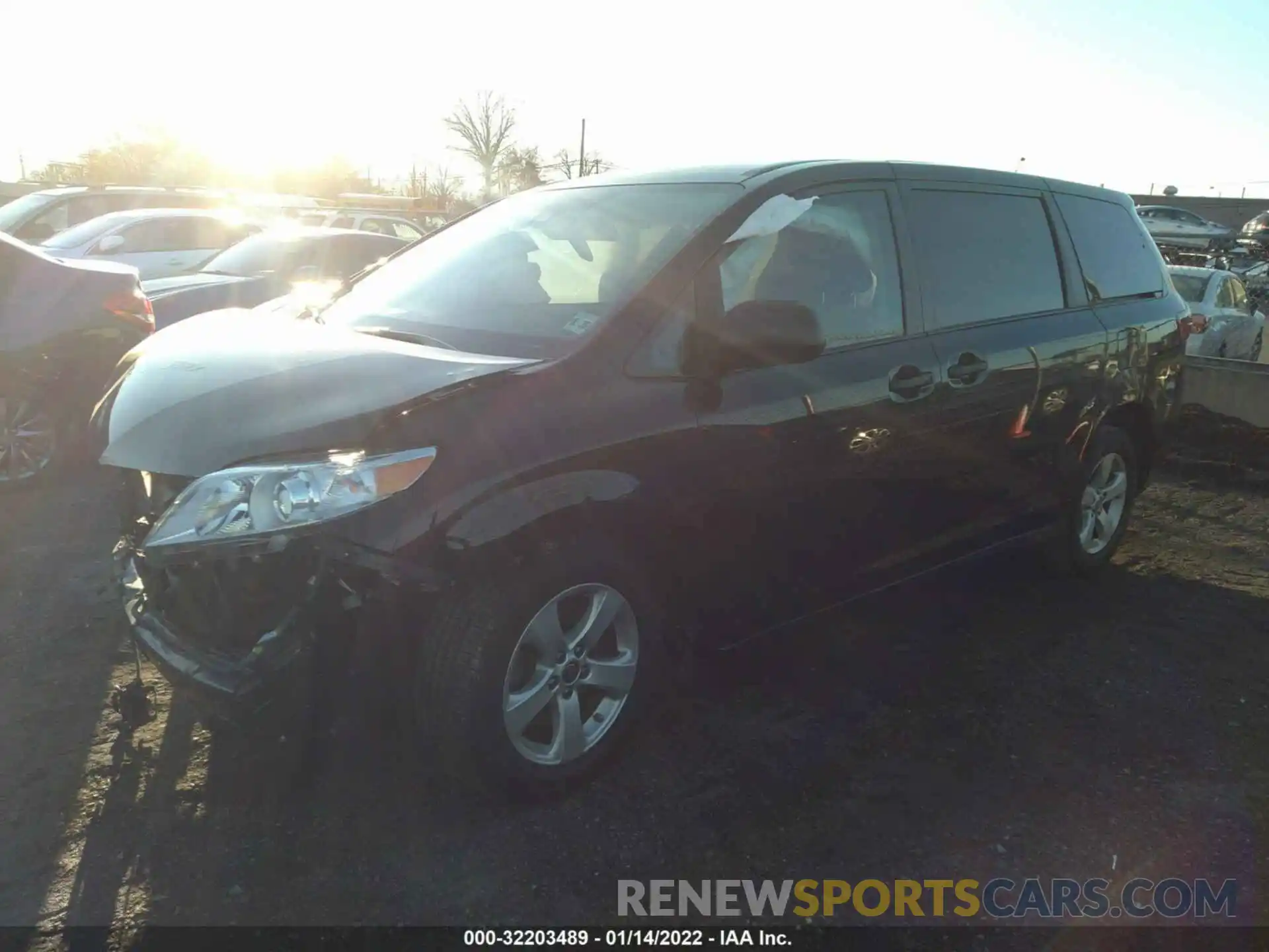 2 Photograph of a damaged car 5TDZZ3DC6LS070252 TOYOTA SIENNA 2020