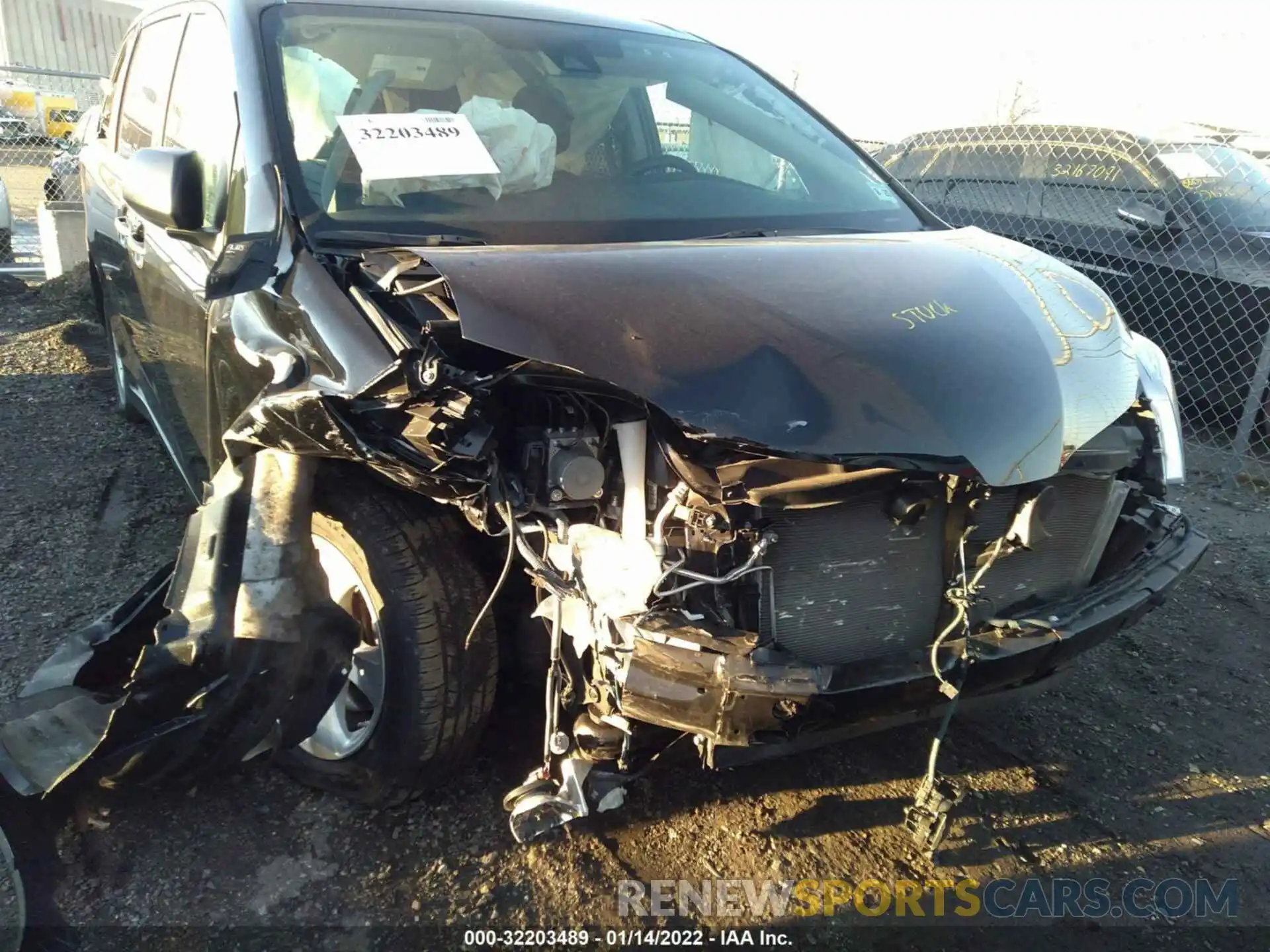 6 Photograph of a damaged car 5TDZZ3DC6LS070252 TOYOTA SIENNA 2020