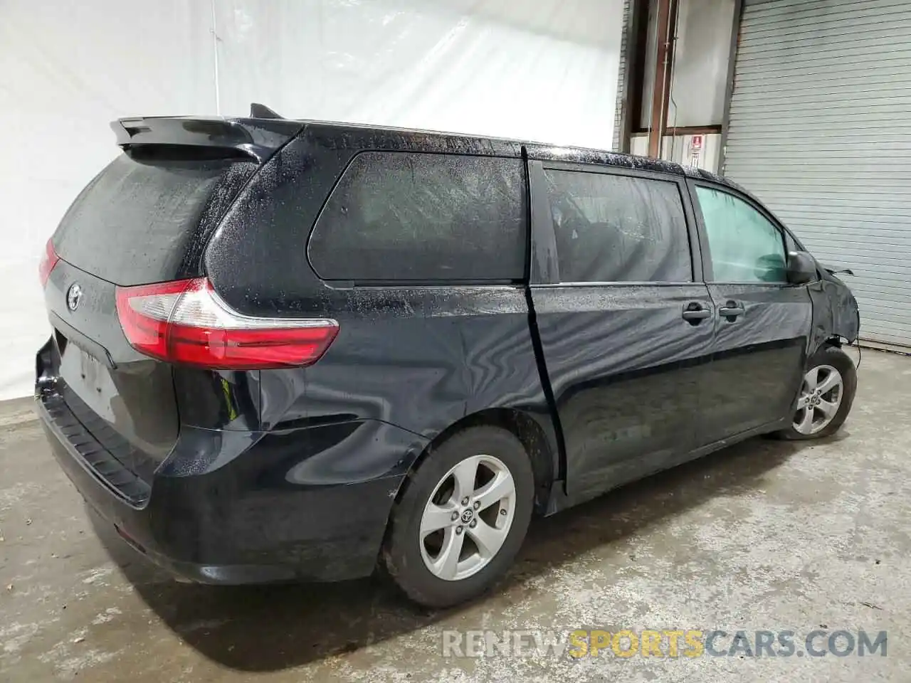 3 Photograph of a damaged car 5TDZZ3DC6LS083079 TOYOTA SIENNA 2020