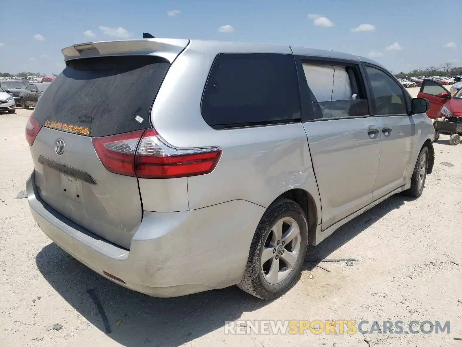 4 Photograph of a damaged car 5TDZZ3DC7LS021111 TOYOTA SIENNA 2020