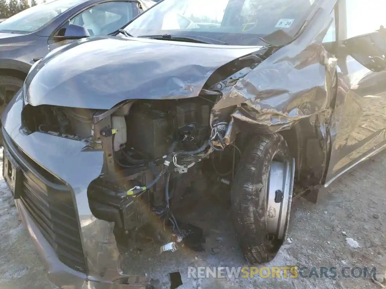 9 Photograph of a damaged car 5TDZZ3DC7LS023649 TOYOTA SIENNA 2020