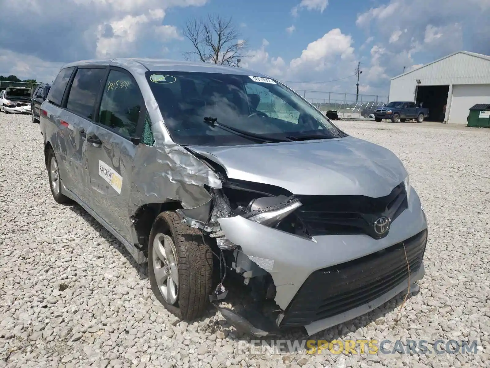 1 Photograph of a damaged car 5TDZZ3DC7LS030911 TOYOTA SIENNA 2020