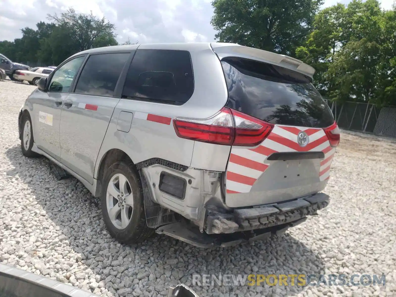 3 Photograph of a damaged car 5TDZZ3DC7LS030911 TOYOTA SIENNA 2020