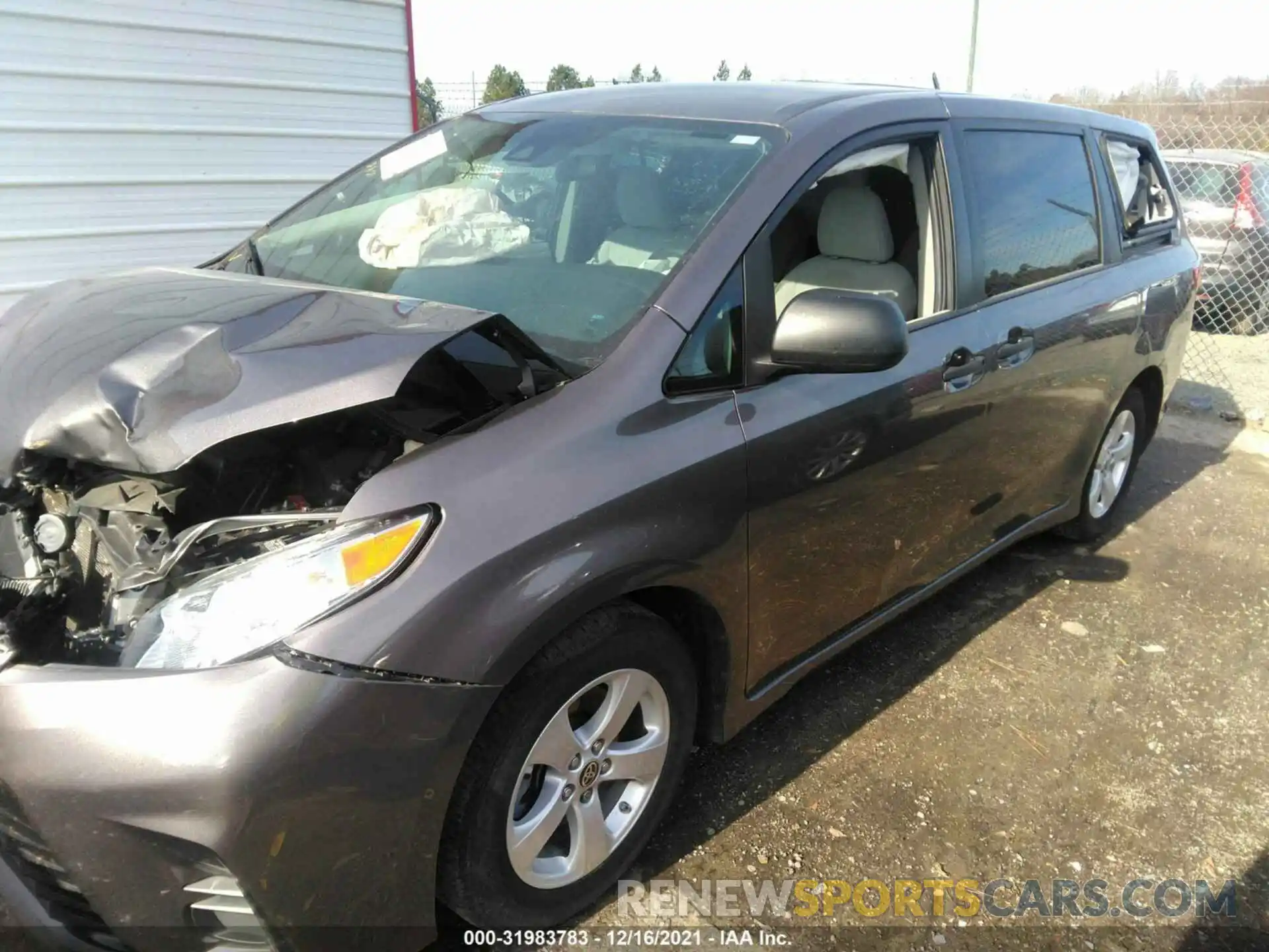 2 Photograph of a damaged car 5TDZZ3DC7LS057655 TOYOTA SIENNA 2020