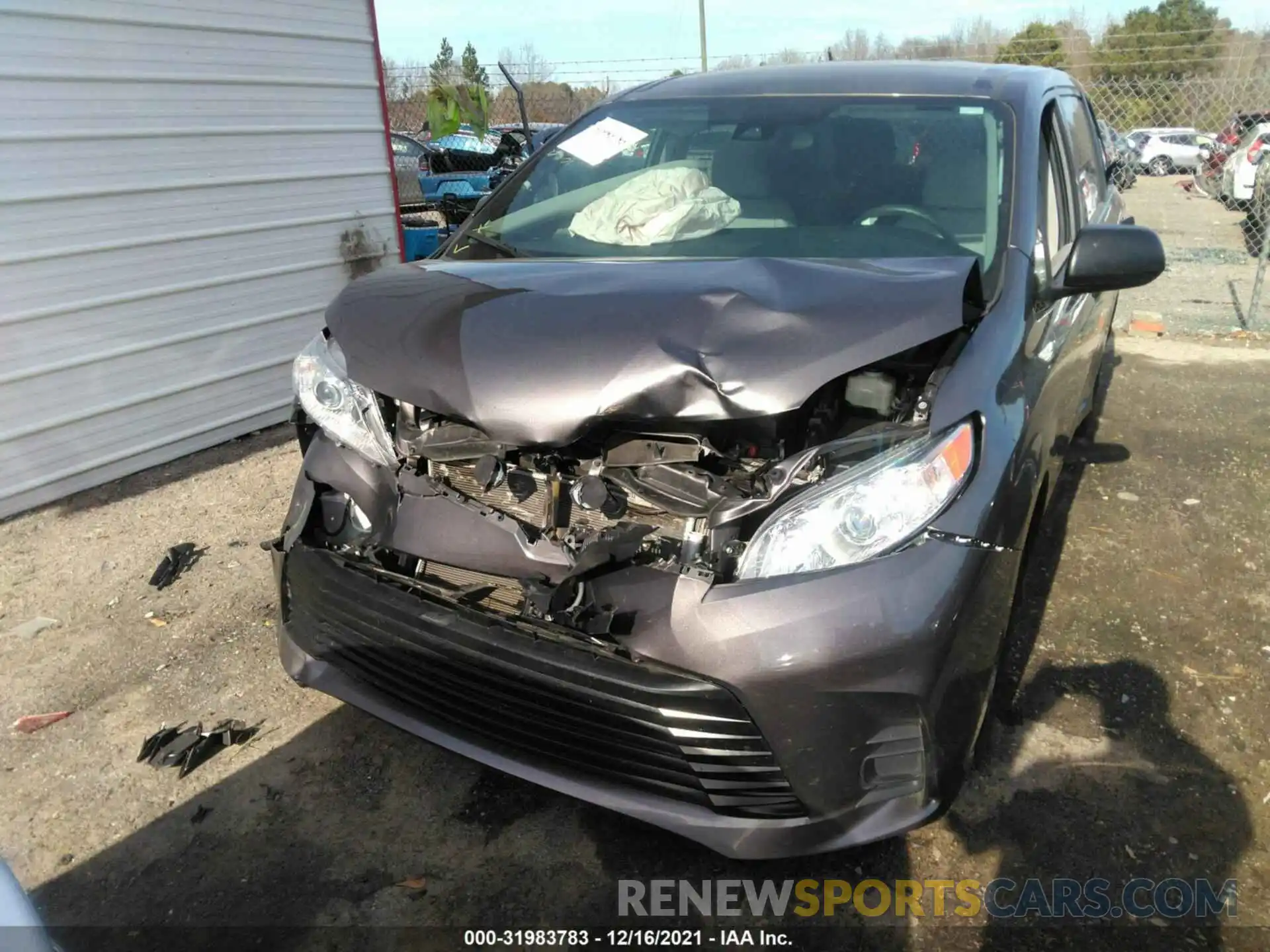 6 Photograph of a damaged car 5TDZZ3DC7LS057655 TOYOTA SIENNA 2020