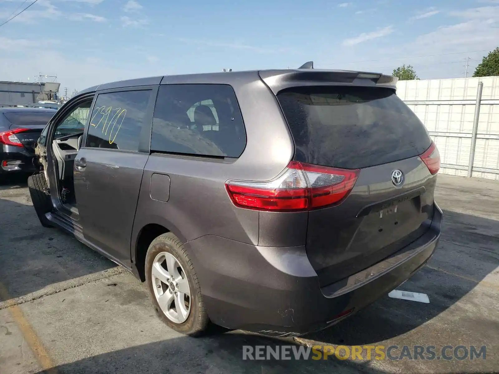 3 Photograph of a damaged car 5TDZZ3DC7LS060572 TOYOTA SIENNA 2020