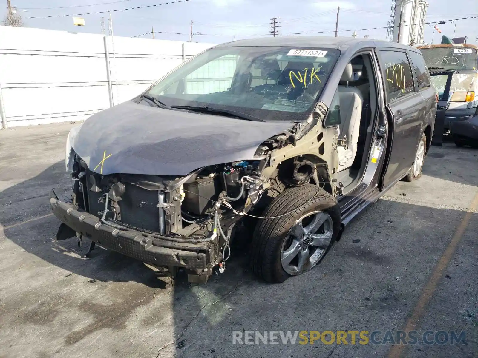 9 Photograph of a damaged car 5TDZZ3DC7LS060572 TOYOTA SIENNA 2020